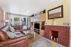 Lounge/Diner- click for photo gallery